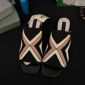 Sanctuary Black and Tan Sandals